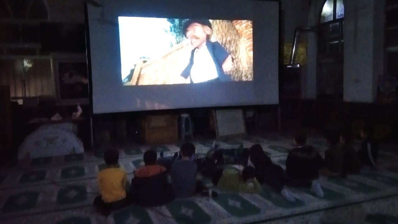 اکران فيلم " ساعت جادويي" در ضيافت رمضان بچه هاي کانون ولايت